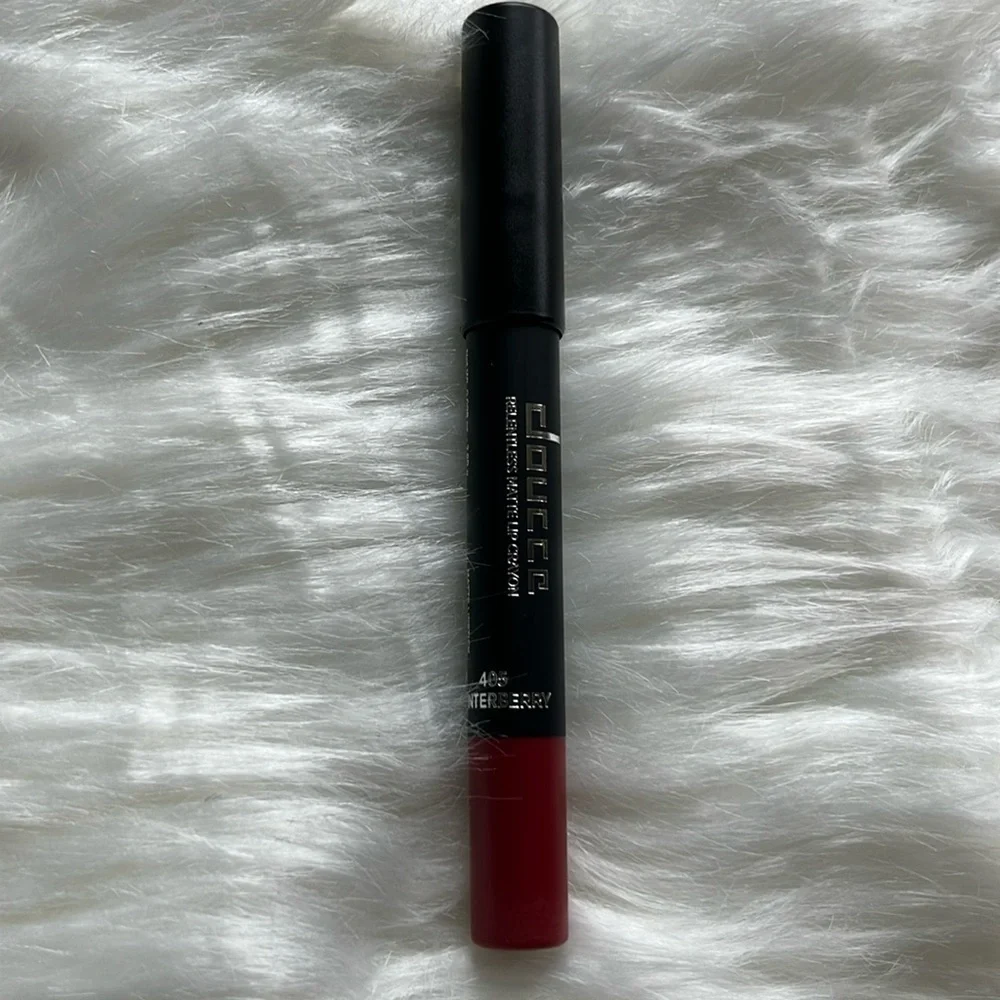 🆕 Doucce Relentless Matte Lip Crayon Winterberry 405